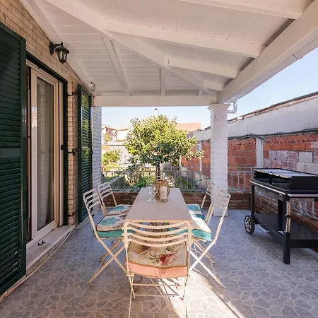Apartment Chora House *